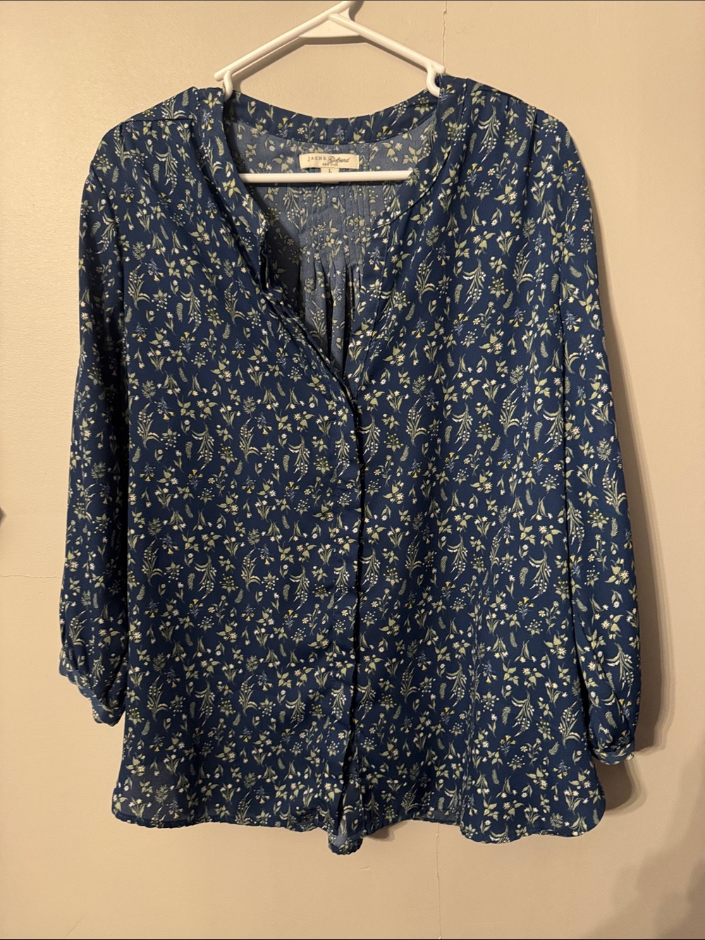 Jacks girlfriend New York
Blue floral women’s Large blouse